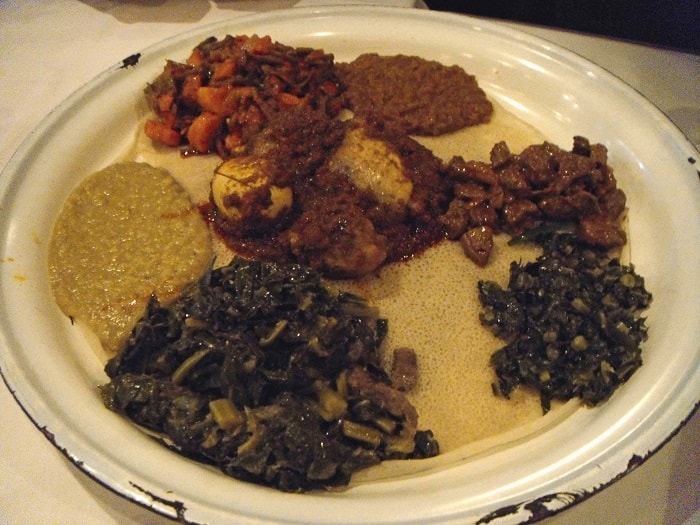 Injera, perinteinen Etiopialainen ruoka