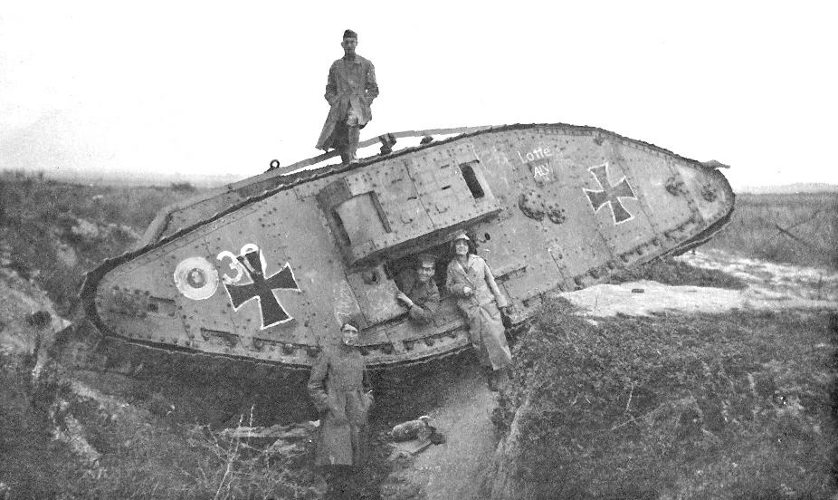 Tanque capturado en el campo de batalla de la Primera Guerra Mundial