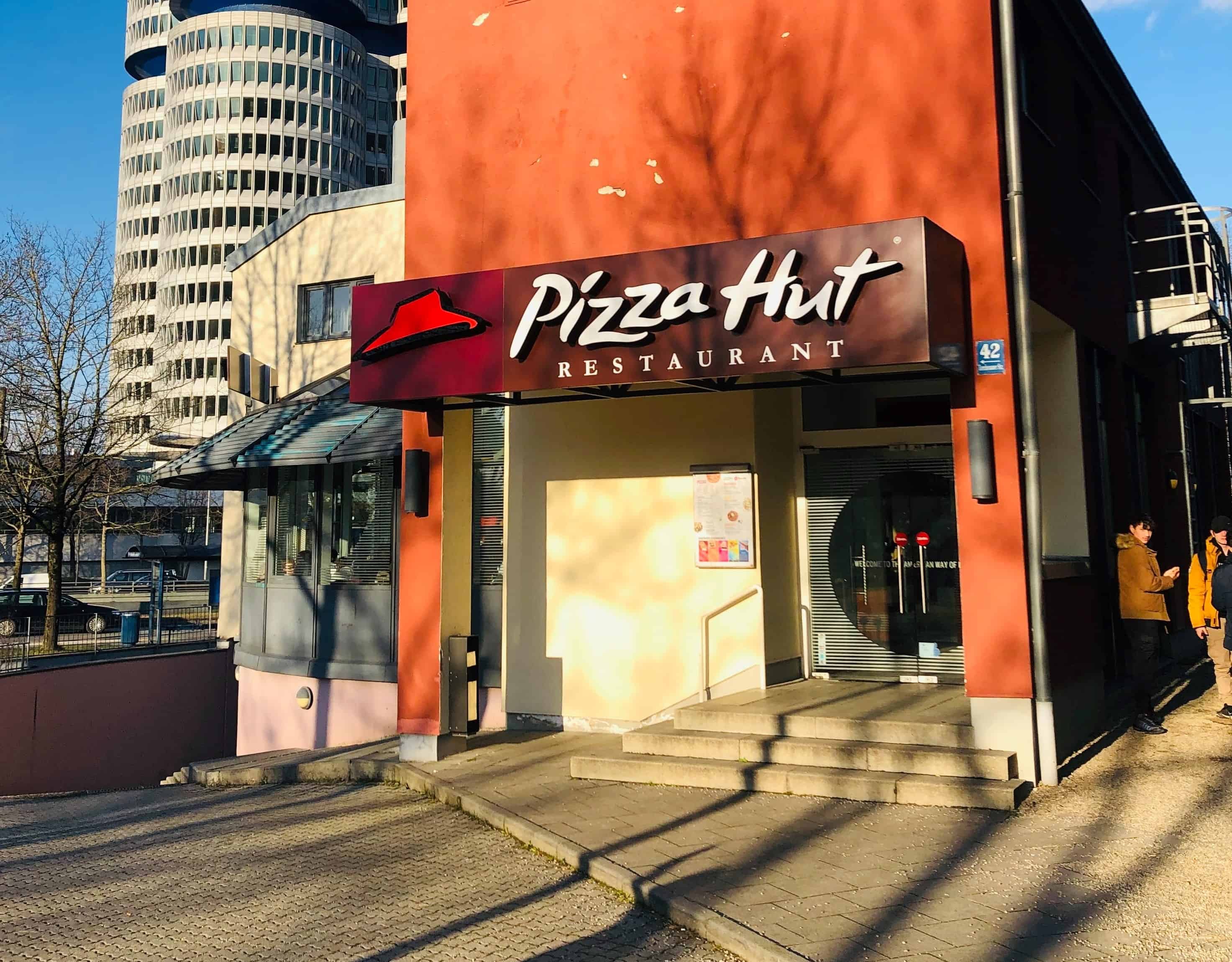 Pizza Hut brings back basketball-themed promotion from the 1990s
