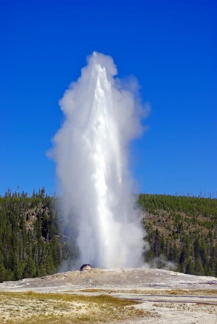 50 Yellowstone National Park Facts You Can't Miss - Facts.net