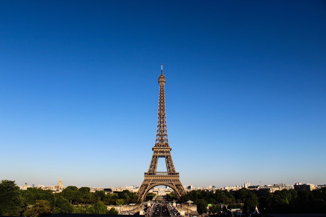 Eiffel Tower, Top of the World and Mandarin Bar named among best