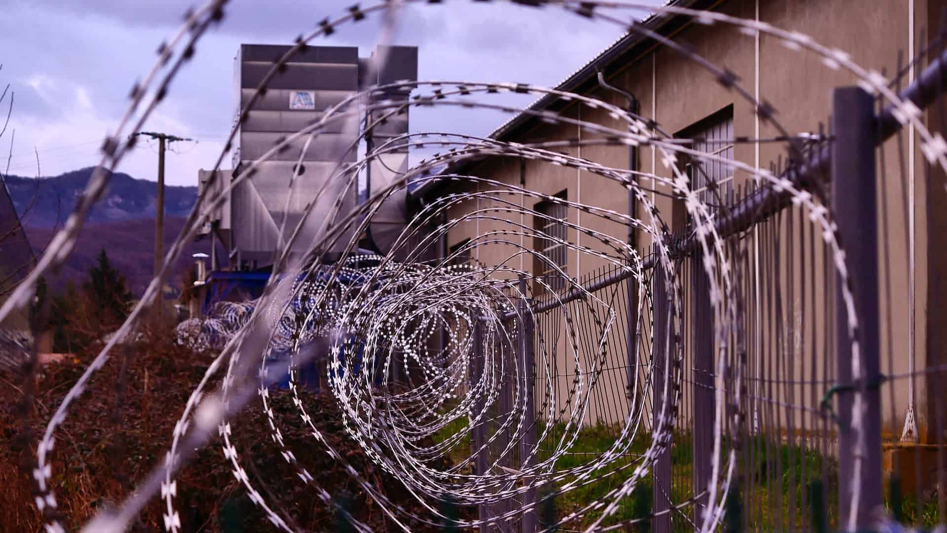 barbed wire, death penalty facts