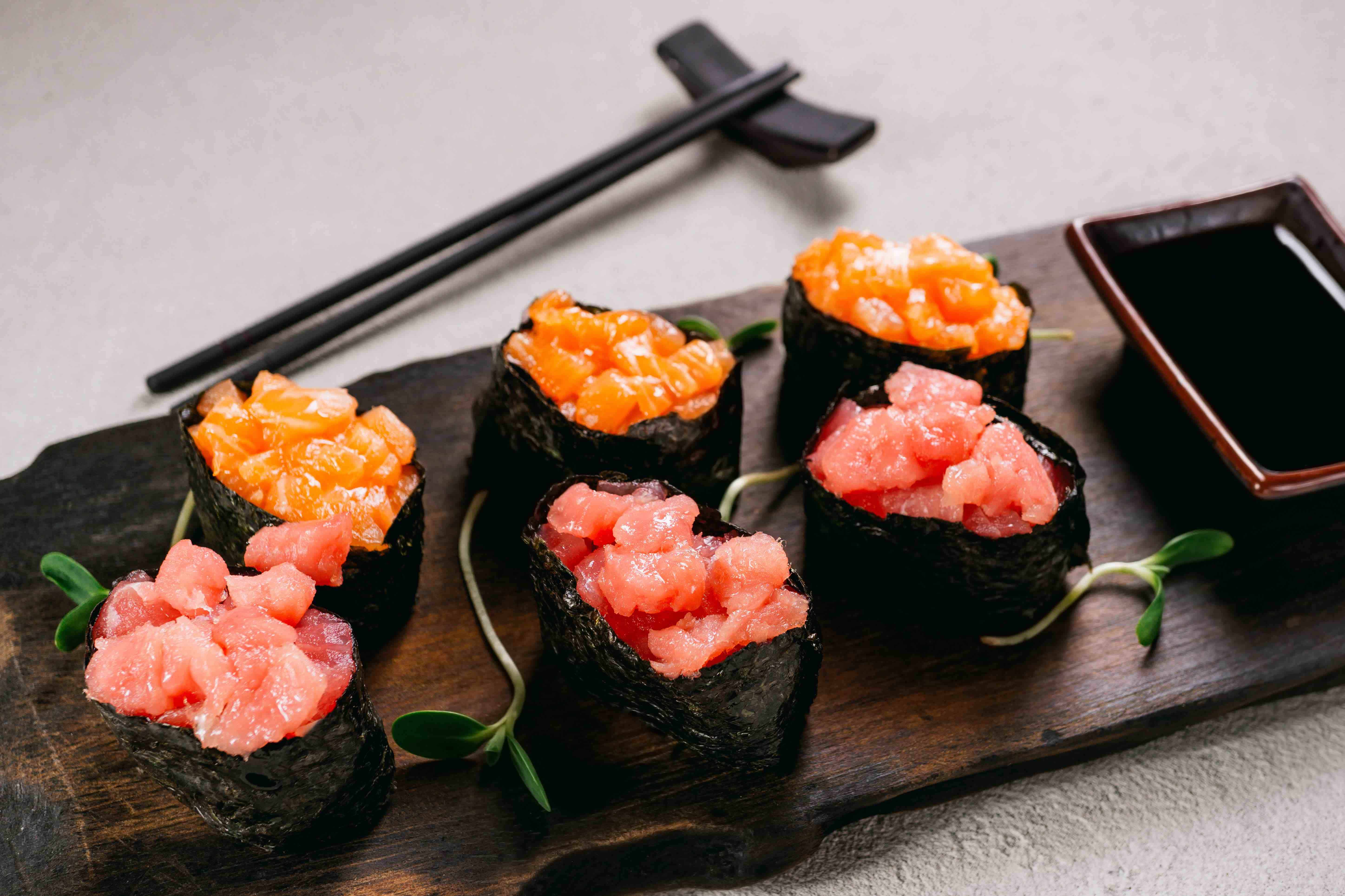 Gunkan sushi, types of sushi
