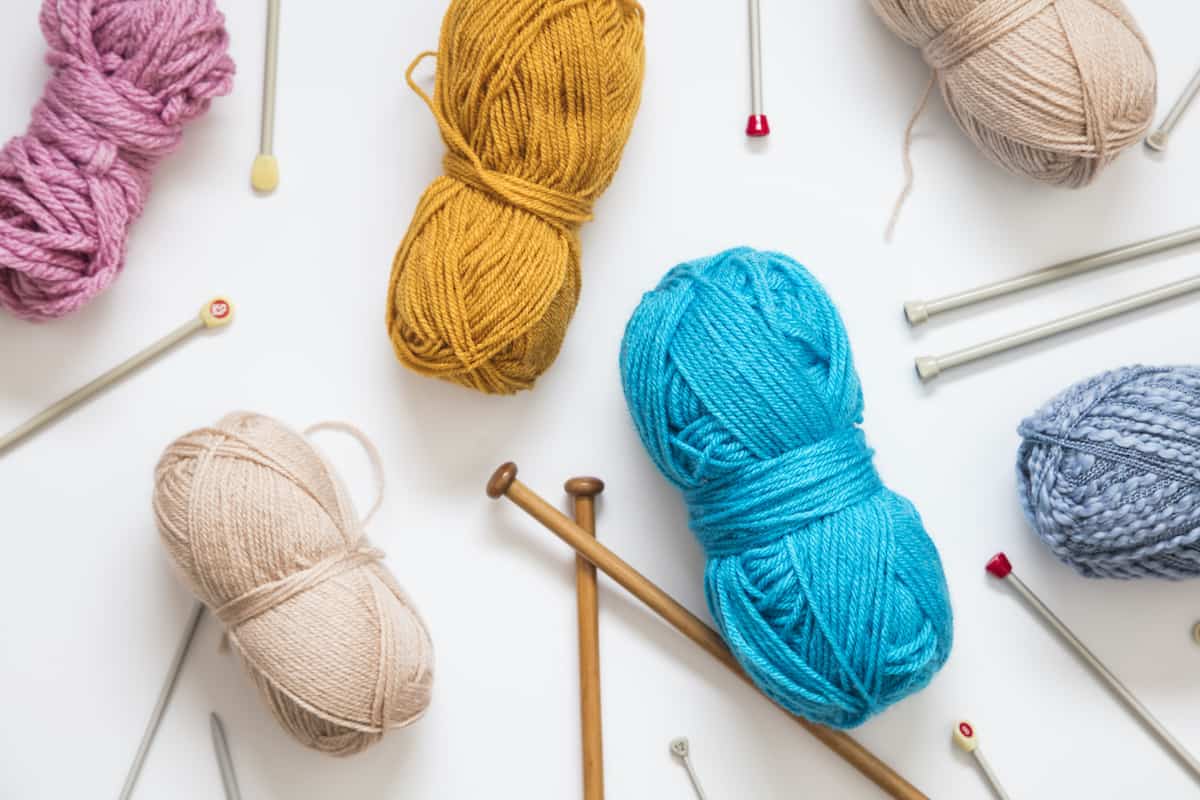 Pros and Cons of Knitting vs. Crochet - FeltMagnet