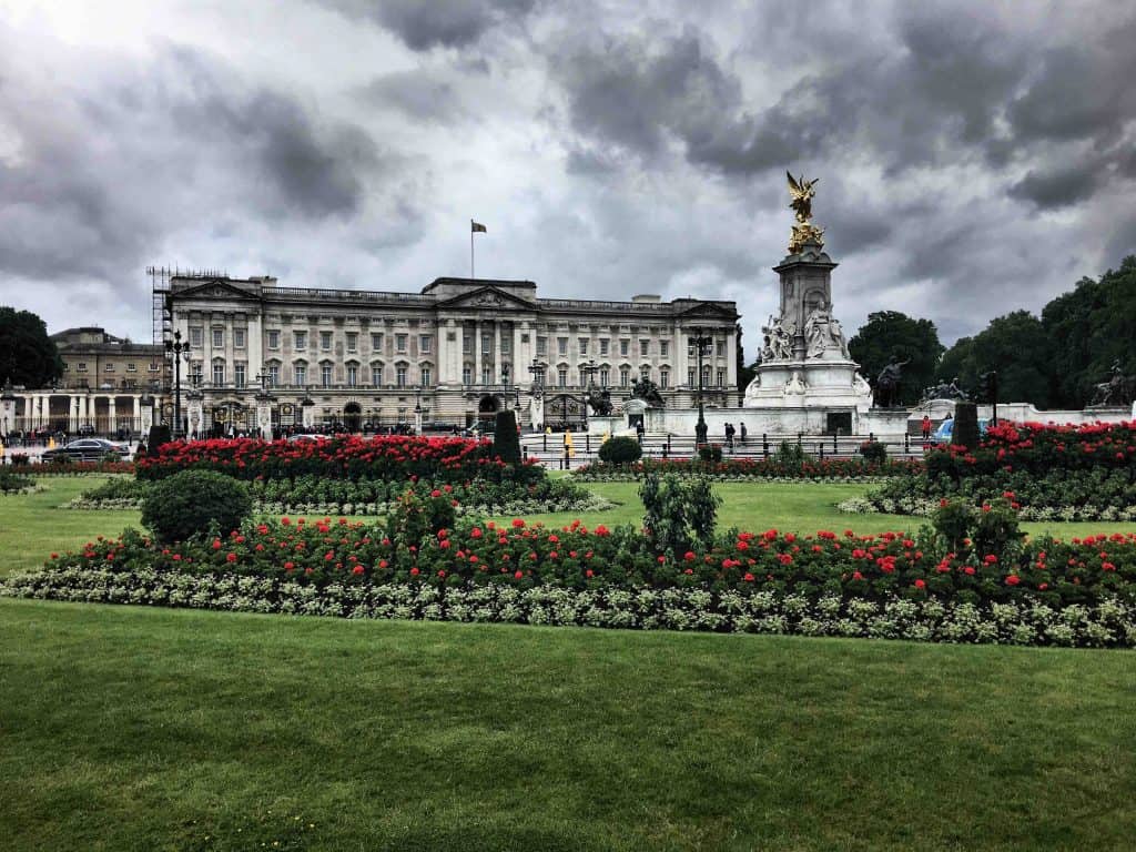Famous Landmark Facts, Buckingham Palace