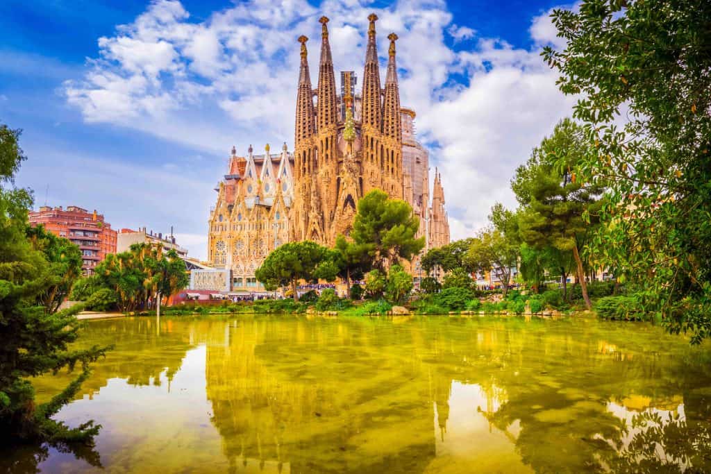 La Sagrada Familia, famous landmarks