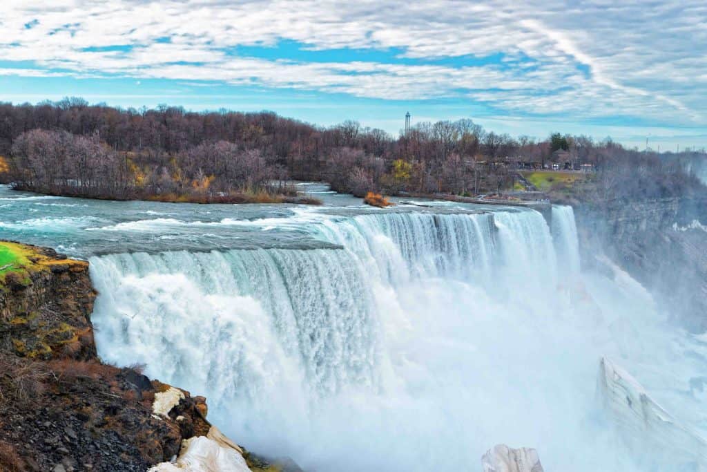 Famous Landmark Facts: Niagara Falls
