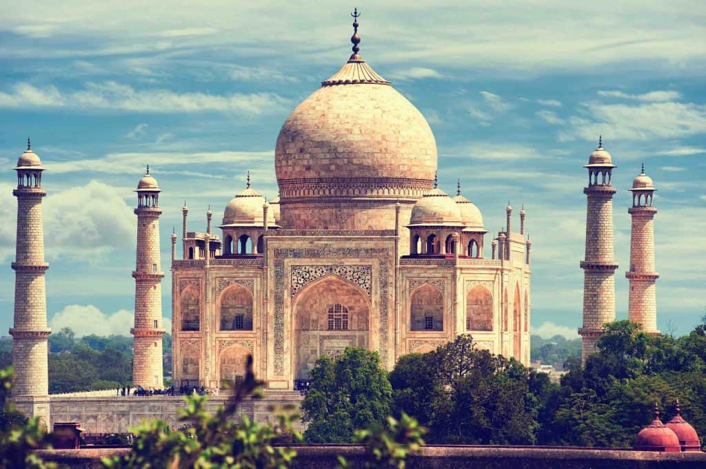 Famous Landmark Facts: Taj Mahal