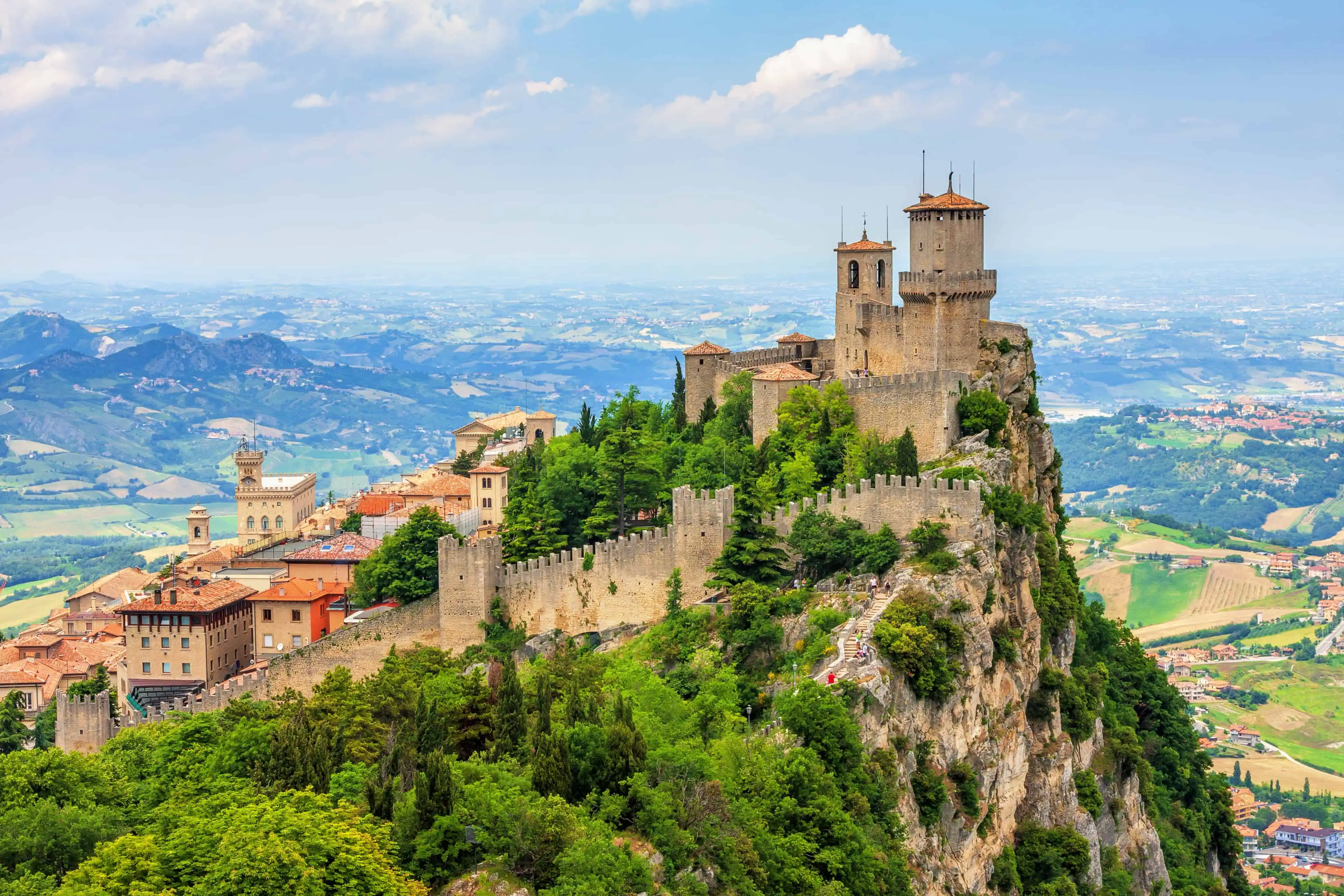 Карликовая в южной европе. San Marino (Сан Марино). Замок Гуаита, Сан-Марино. Княжество Сан Марино. Столица Сан Марино столица.