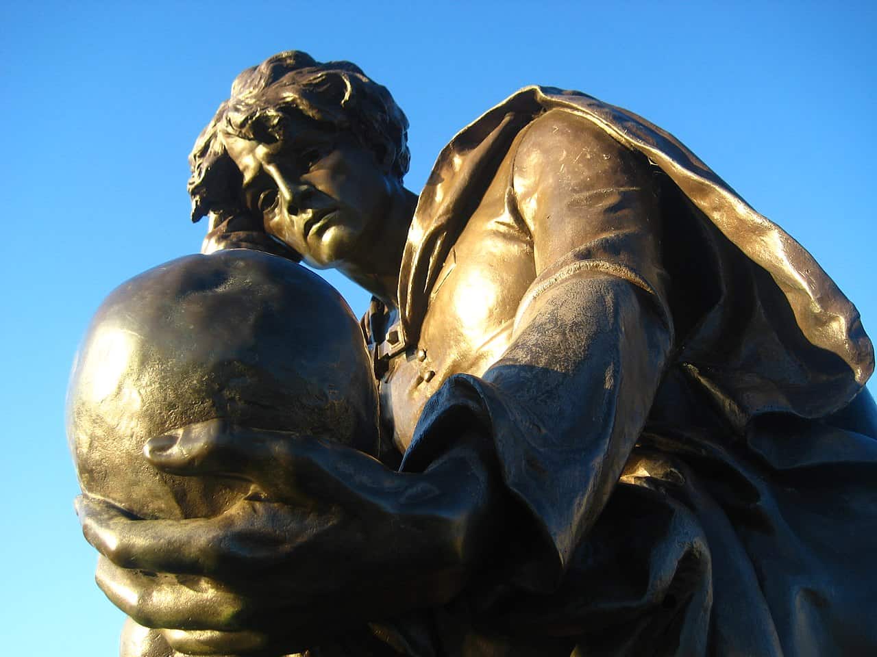 to be or not to be, Hamlet, statue