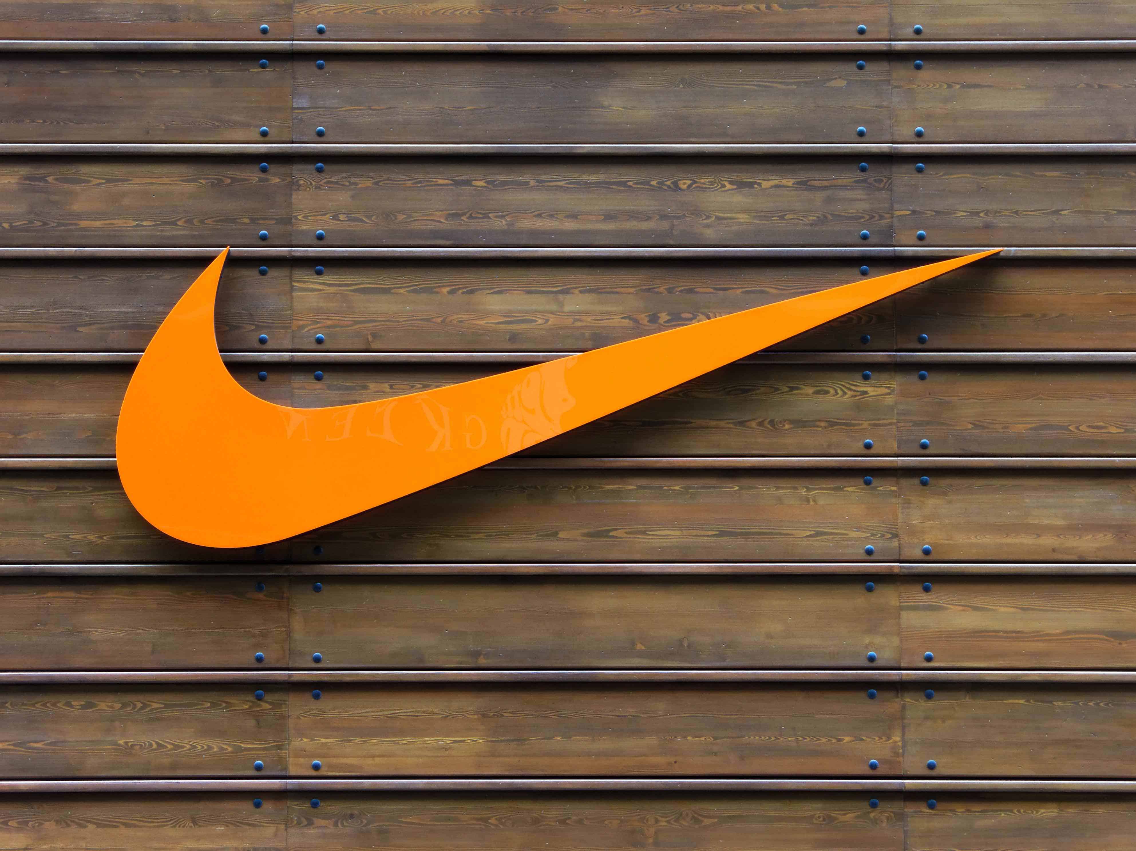 Einfallen Site Line Schleppend Fakta Logo Nike Sehr Viel Monumental Pflanze