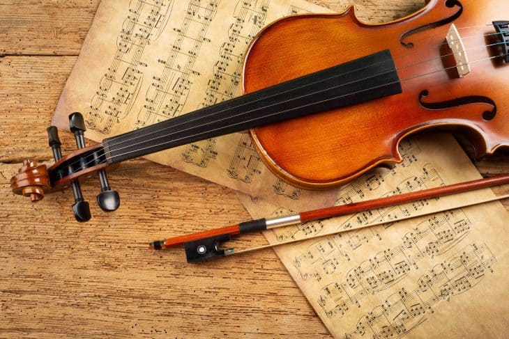 violin on music sheets