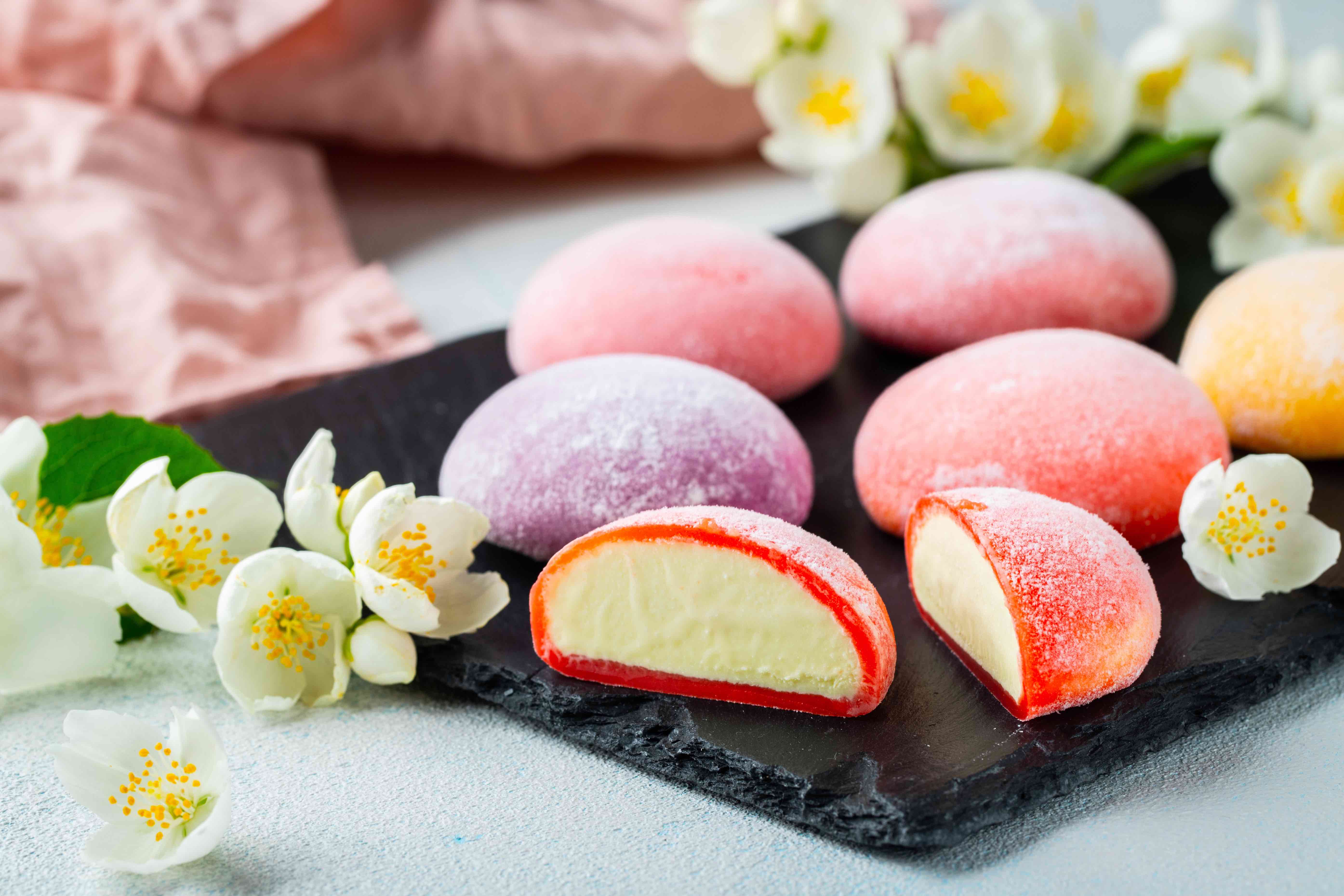 https://facts.net/wp-content/uploads/2022/02/Japanese-ice-cream-Mochi.jpg