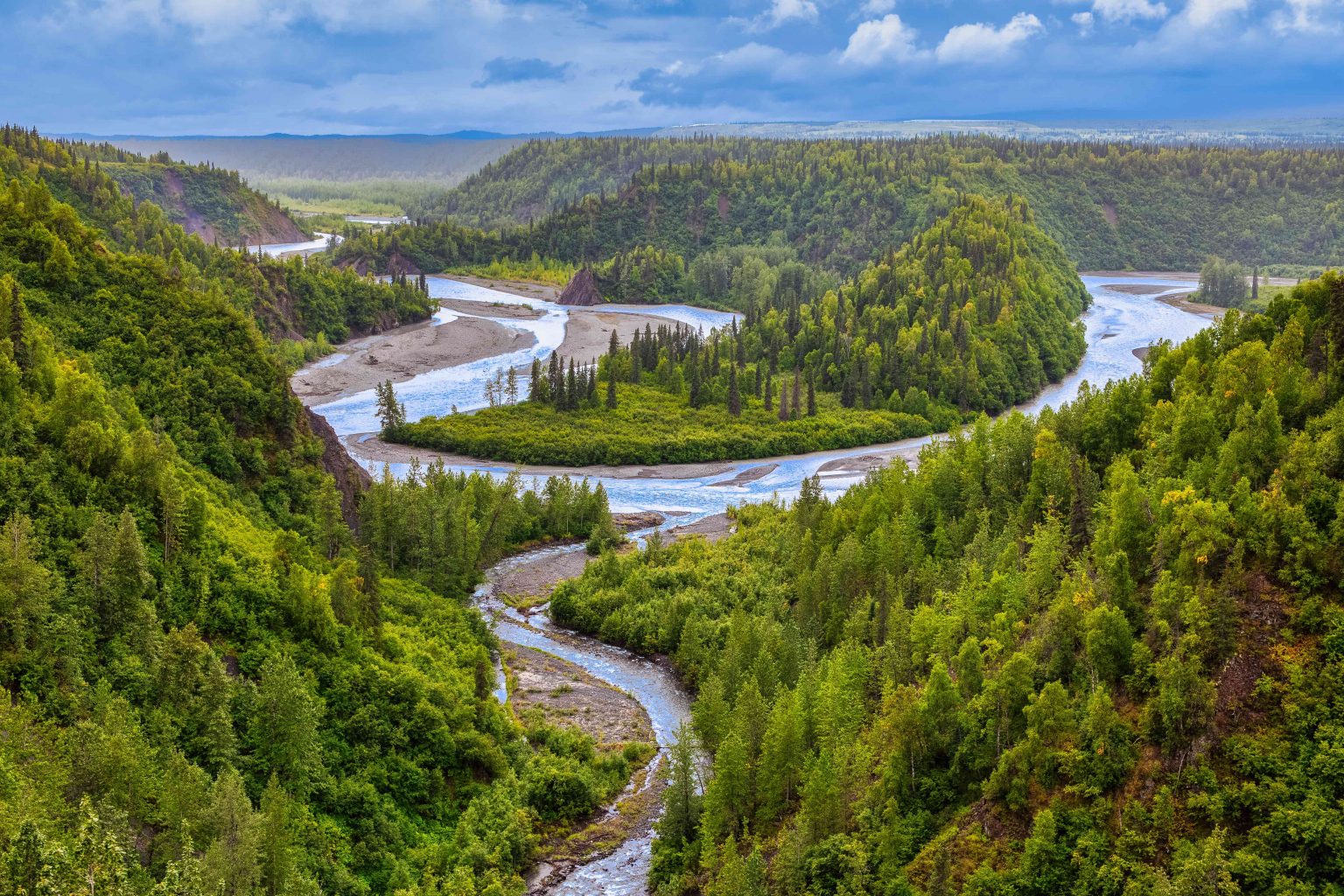 River Flowing Through A Valley In Boreal Forest Alaska USA 1536x1024 