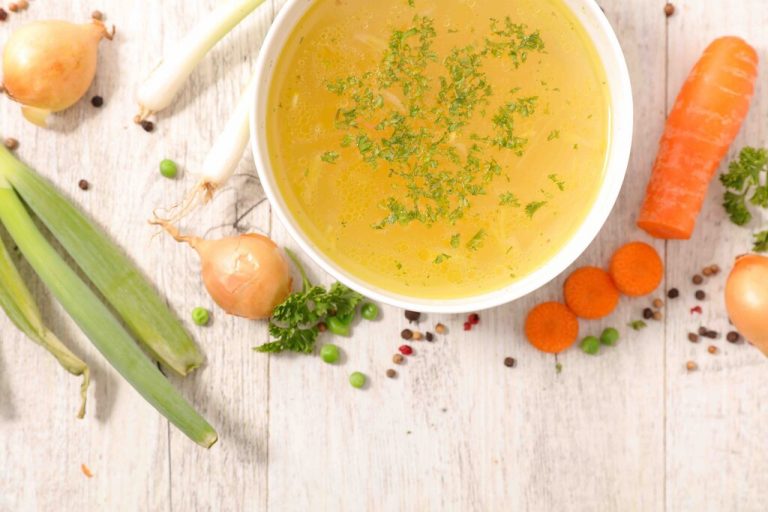 11 Nutritious Facts About Chicken Broth