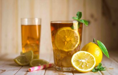 https://facts.net/wp-content/uploads/2023/05/sweet-tea-with-lemon-slices-and-fruit-410x260.jpg