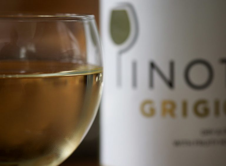 20 Pinot Grigio Nutrition Facts Full Profile of This Popular White
