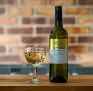 20 Pinot Grigio Nutrition Facts Full Profile of This Popular White Wine 