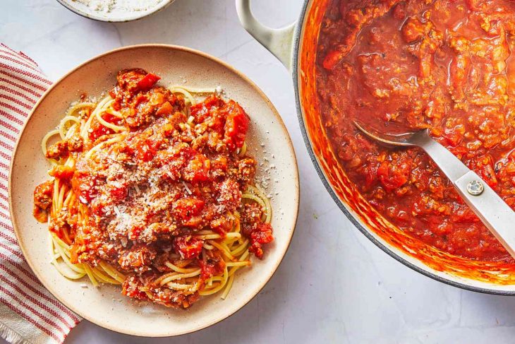 Spaghetti sauce with pasta
