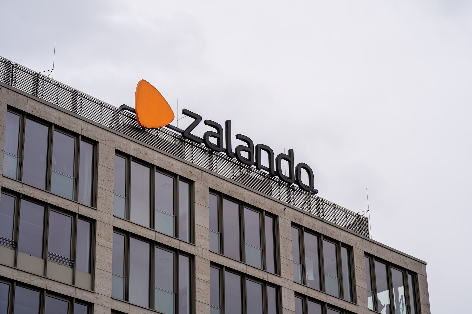 Lounge by Zalando - Online outlet for fashion & home
