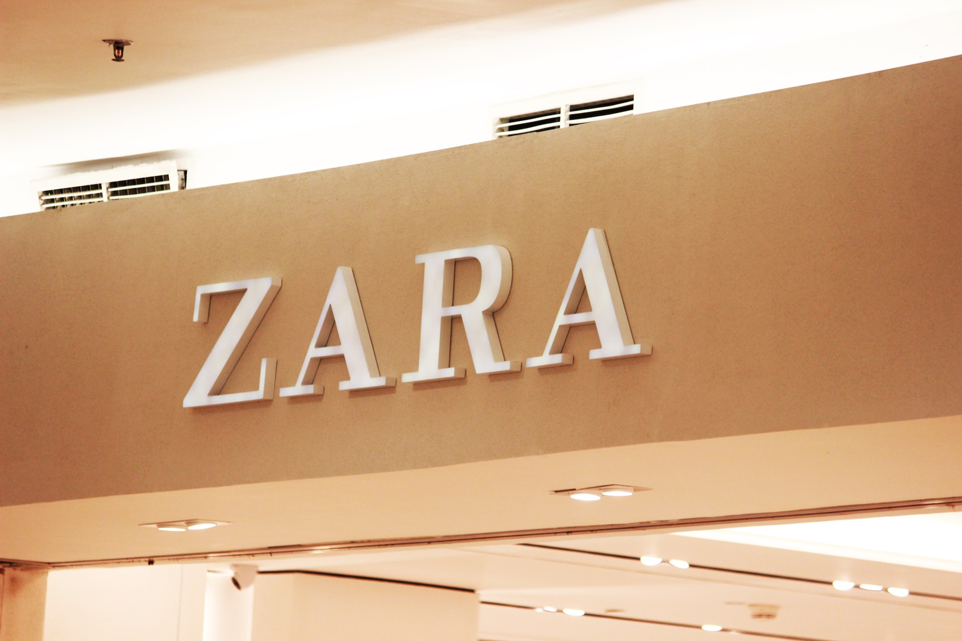 17 Facts About ZARA 