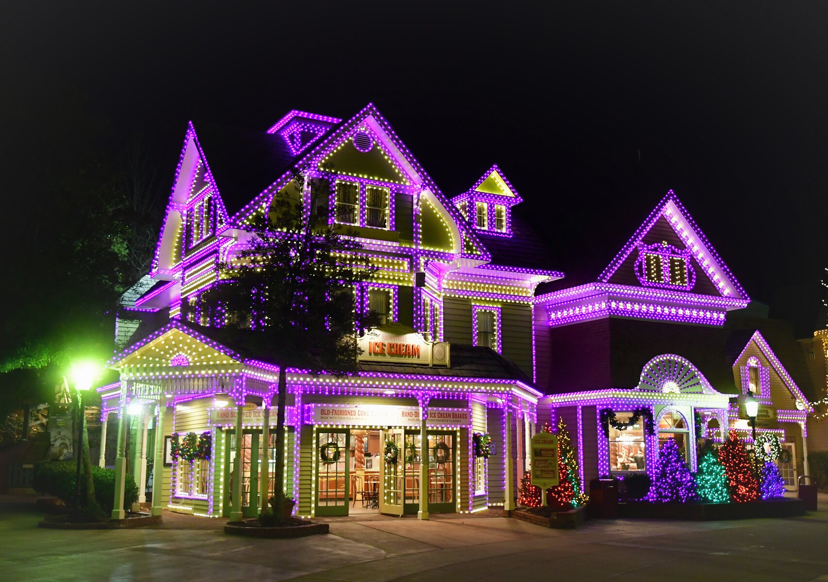 19 Facts About Dollywood's Smoky Mountain Christmas