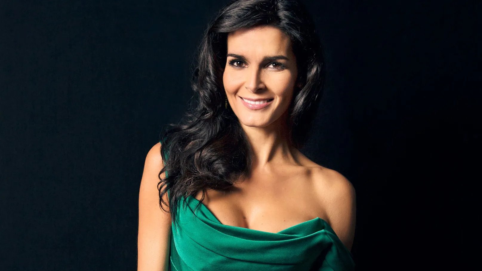 32-facts-about-angie-harmon