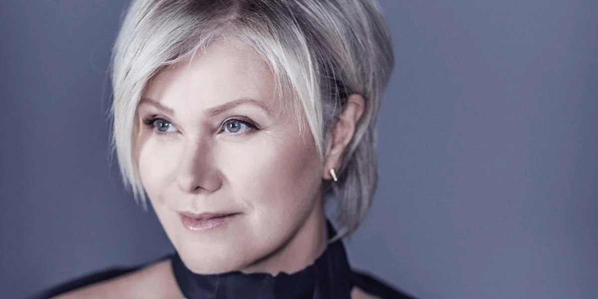 33-facts-about-deborra-lee-furness