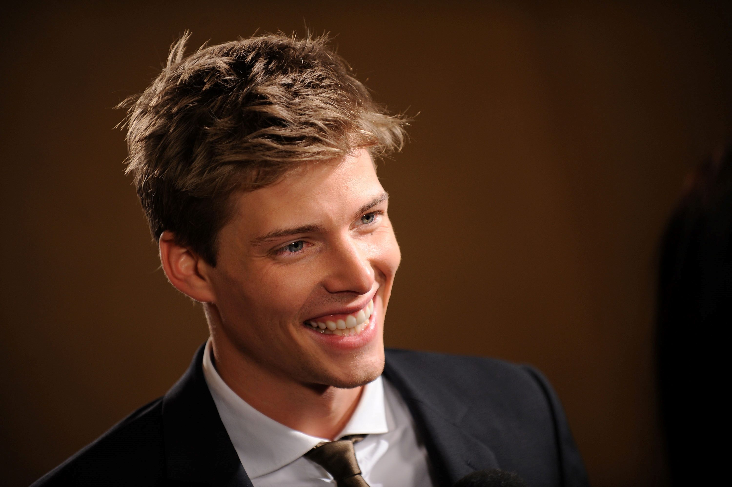 34-facts-about-hunter-parrish
