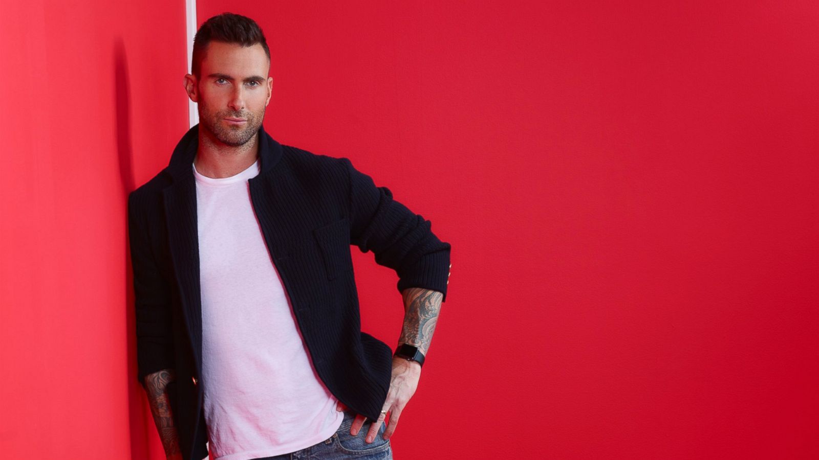 Adam levine песни. Maroon 5 солист.