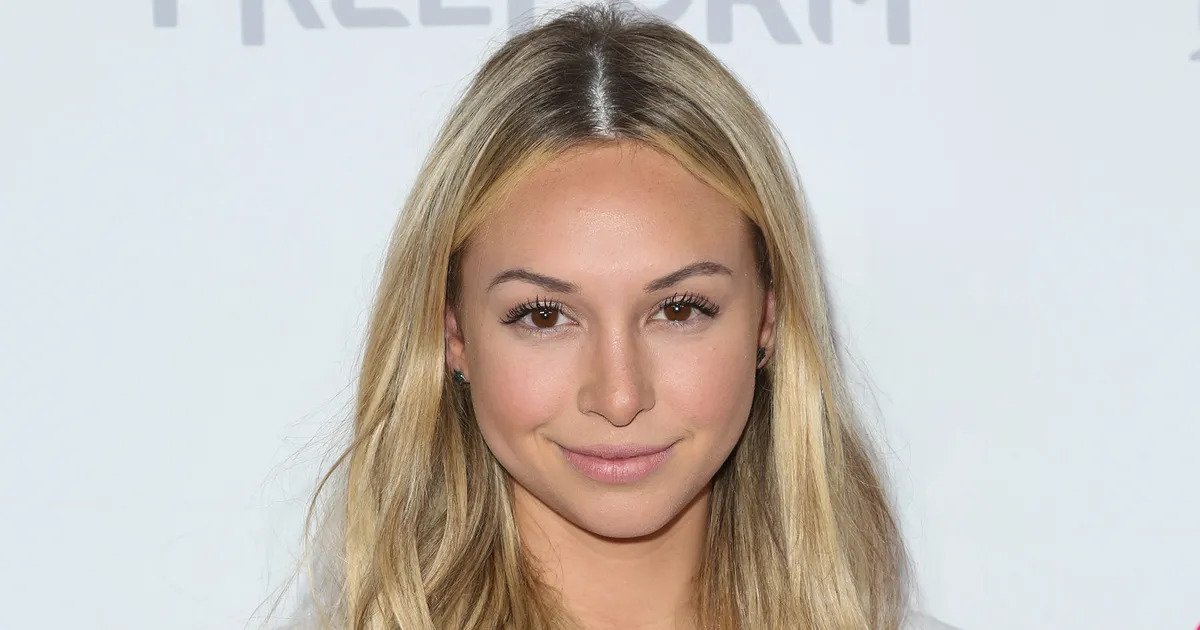 35-facts-about-corinne-olympios