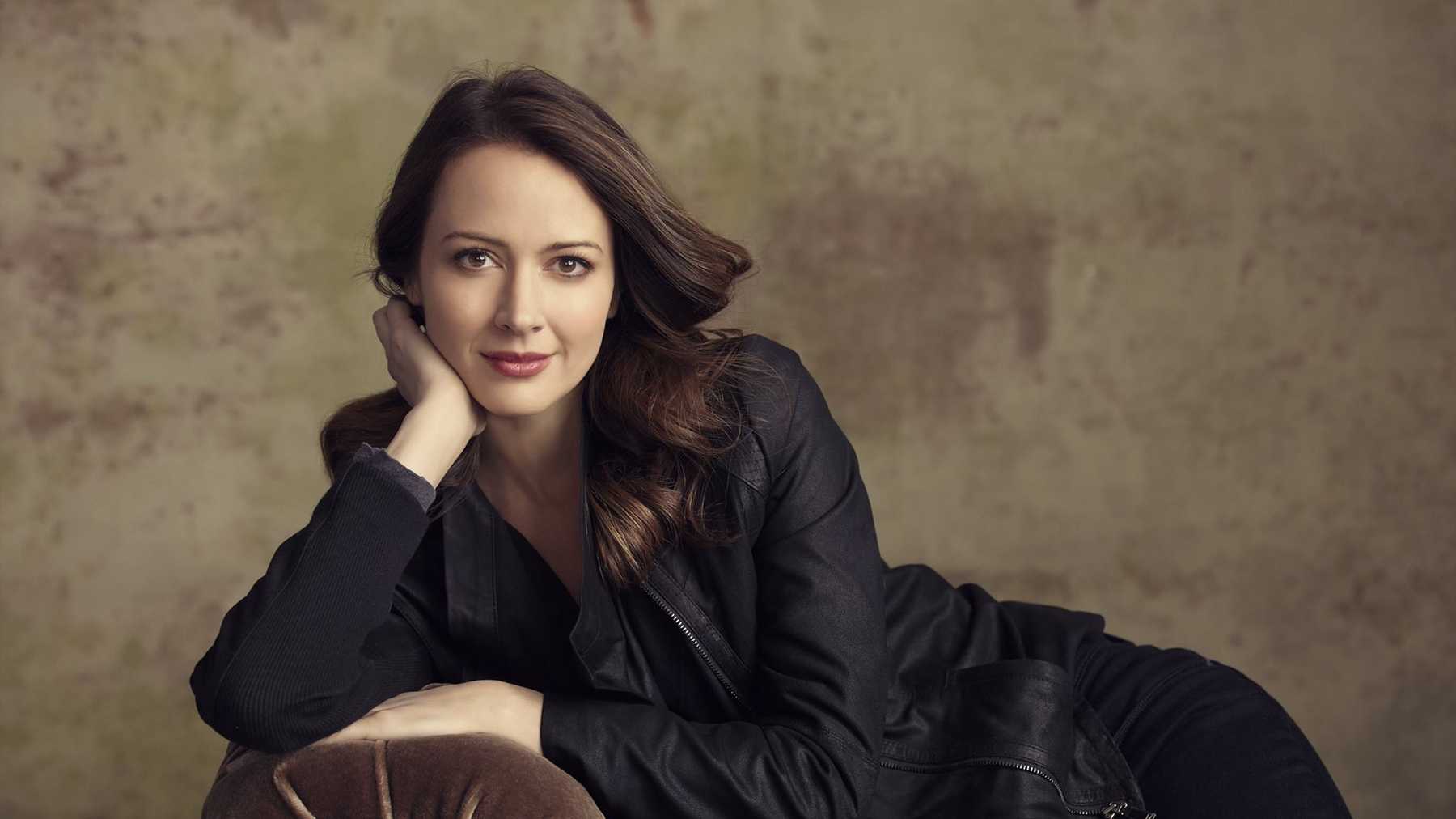 42-facts-about-amy-acker