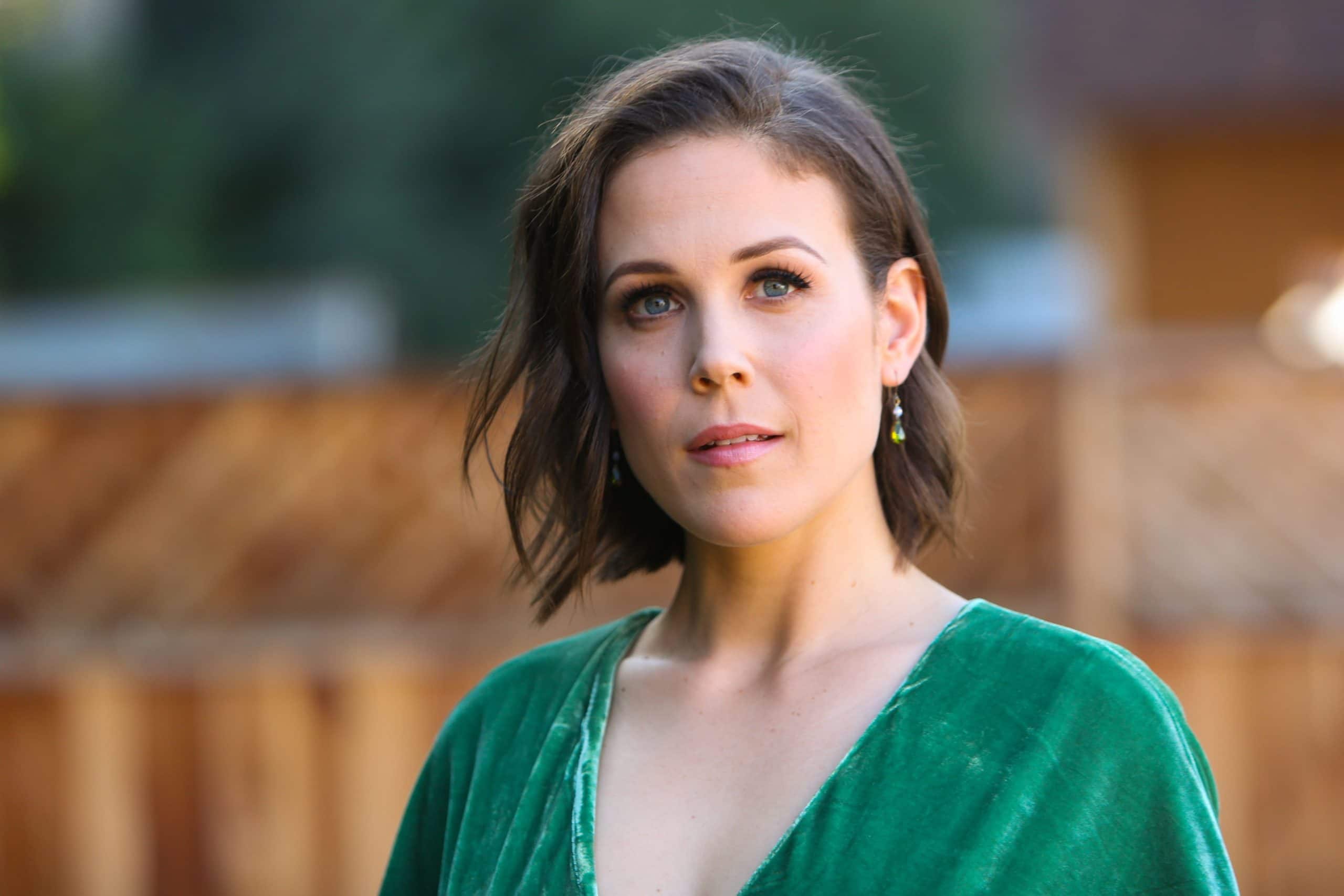 42-facts-about-erin-krakow