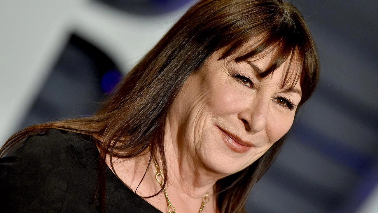 45-facts-about-anjelica-huston