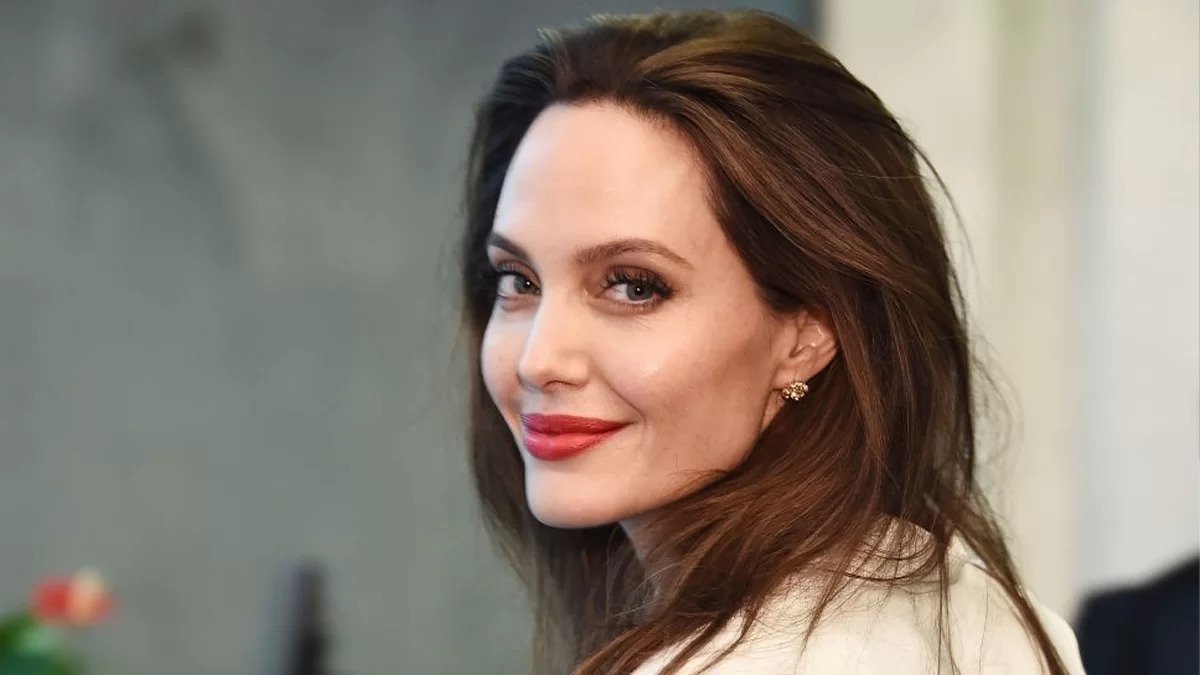 46-facts-about-angelina-jolie