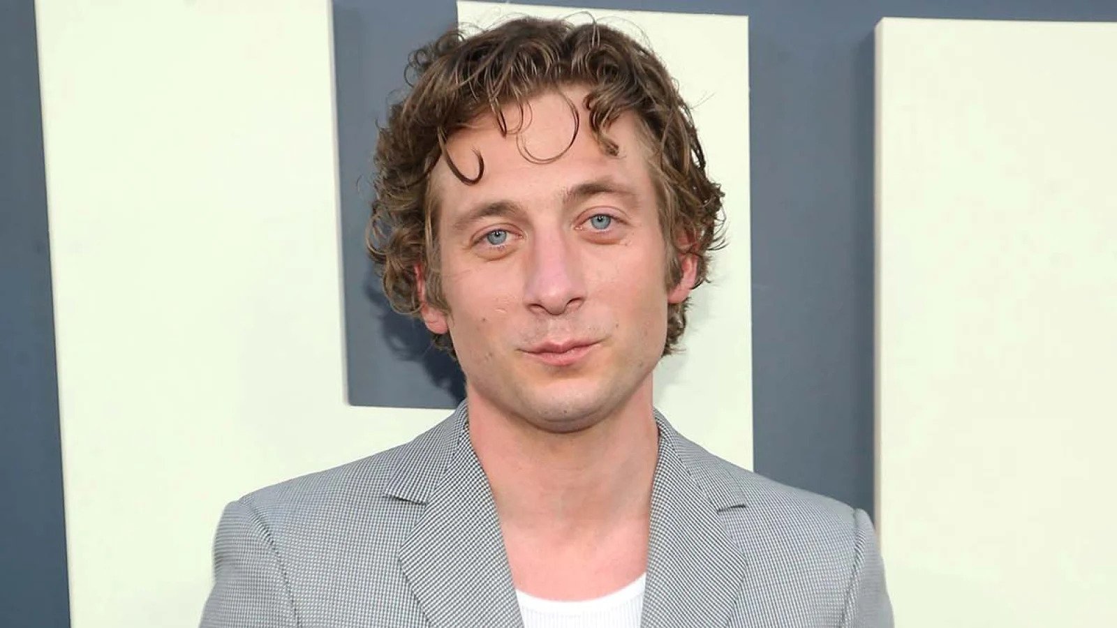 49-facts-about-jeremy-allen-white