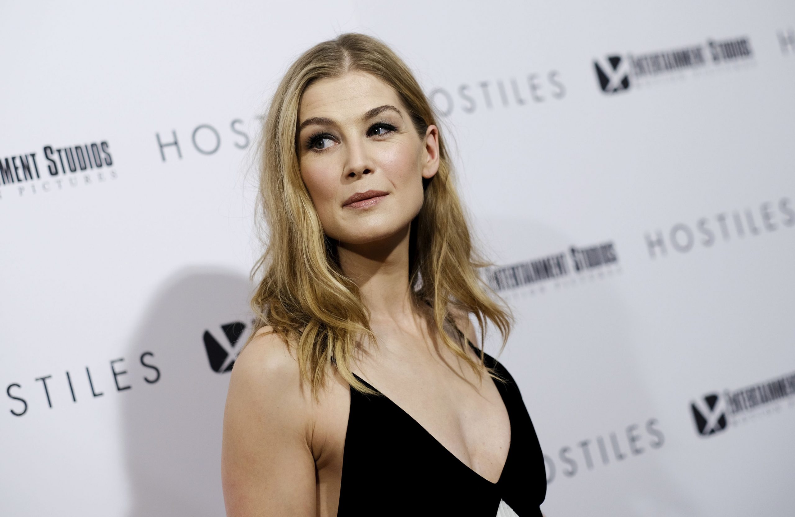 50-facts-about-rosamund-pike
