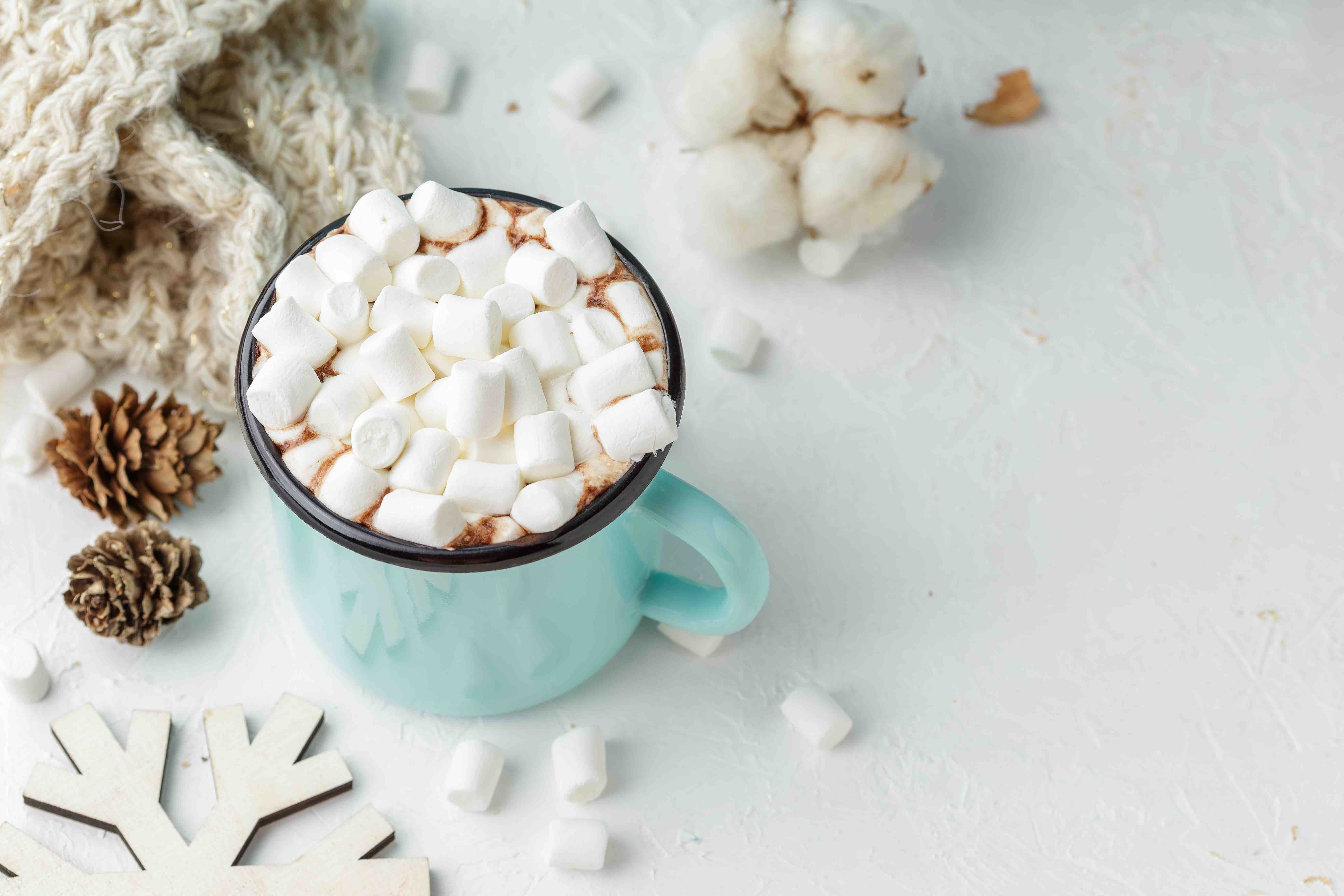 https://facts.net/wp-content/uploads/2023/07/hot-cocoa-topped-with-marshmallows.jpg