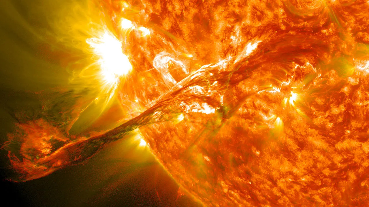 13-surprising-facts-about-solar-prominence
