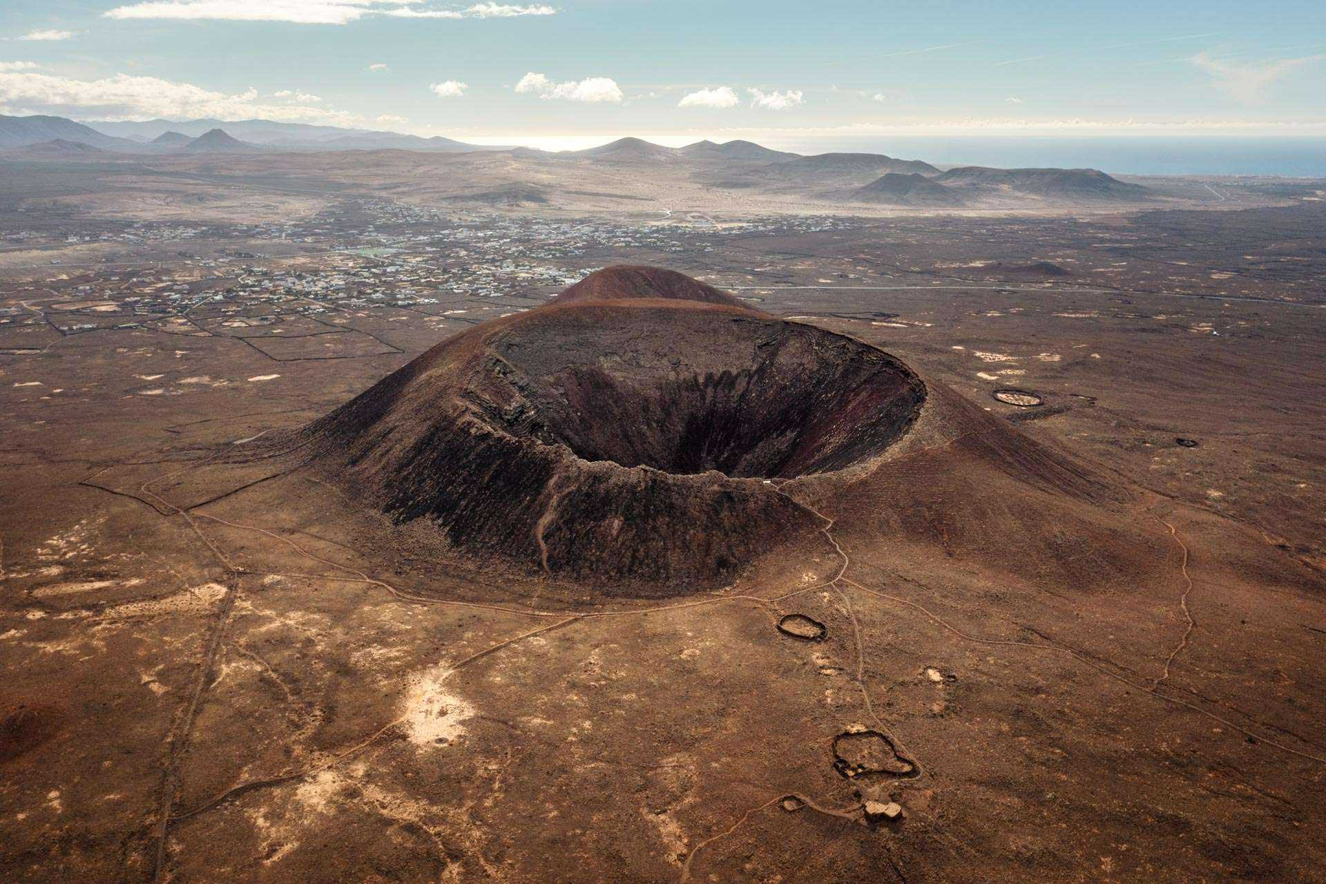 15-astounding-facts-about-volcanic-craters
