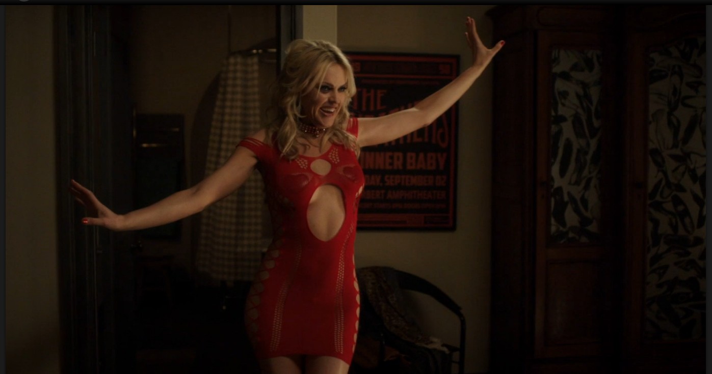 42-facts-about-elaine-hendrix