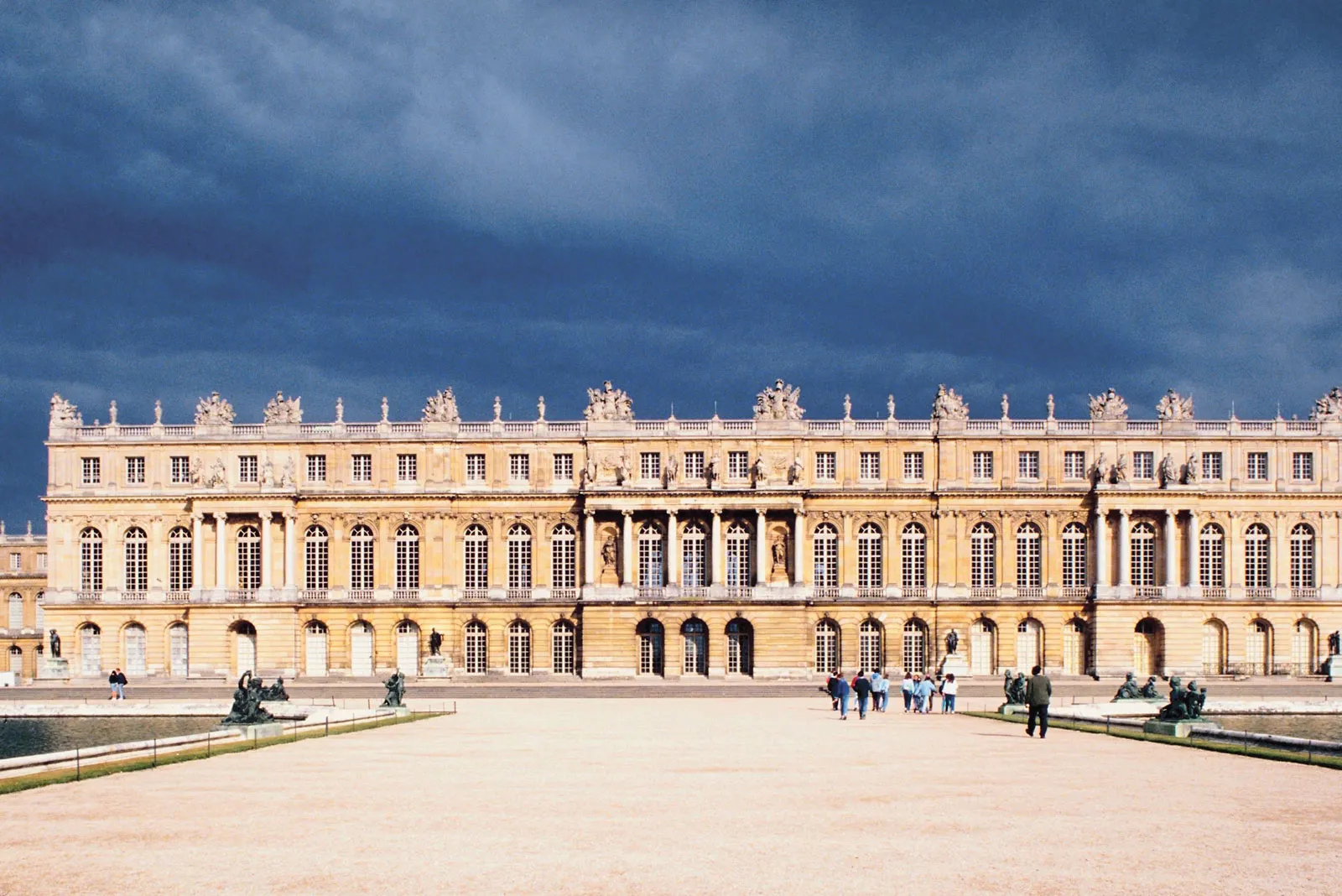 8-mind-blowing-facts-about-palace-of-versailles