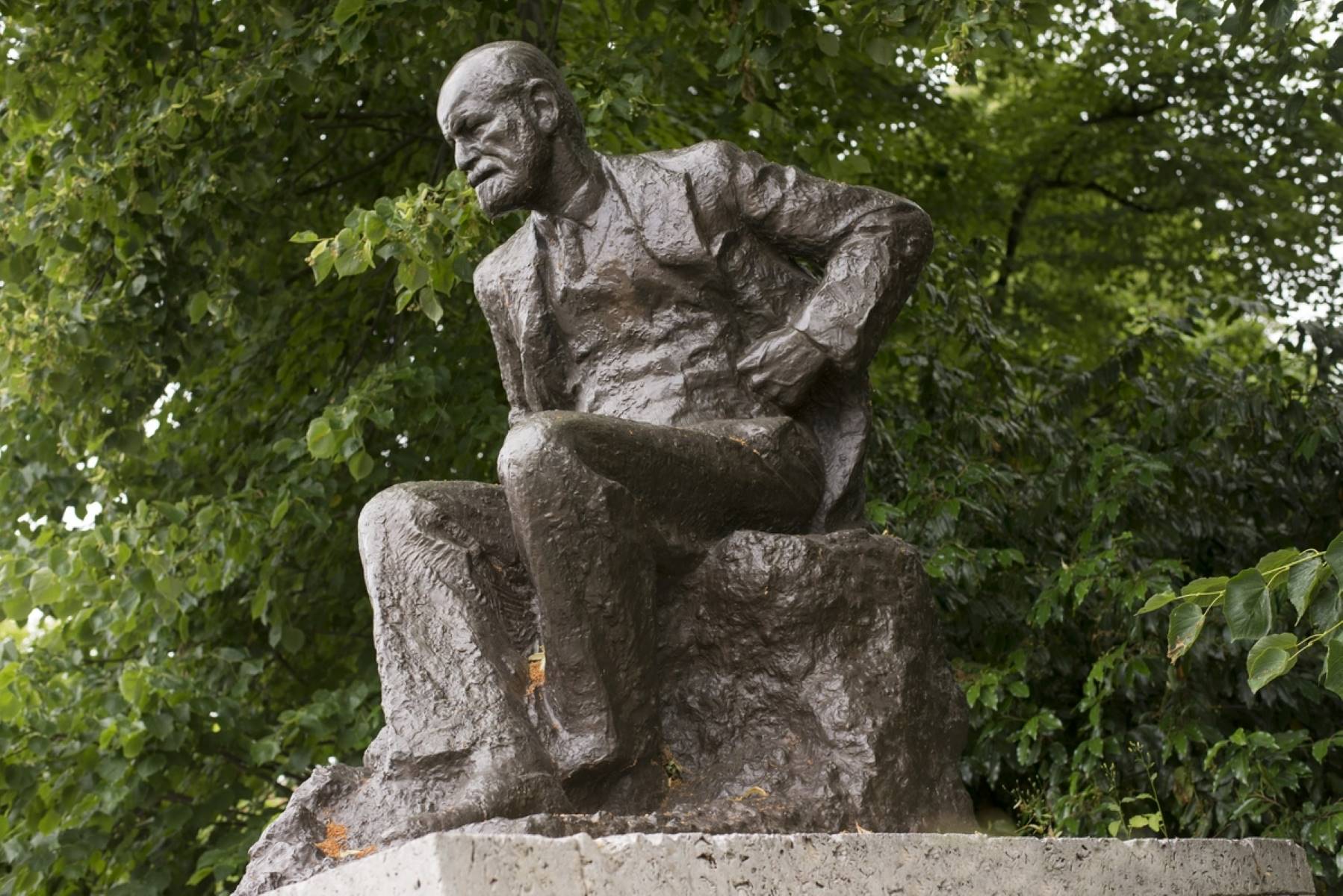10-astounding-facts-about-the-sigmund-freud-statue