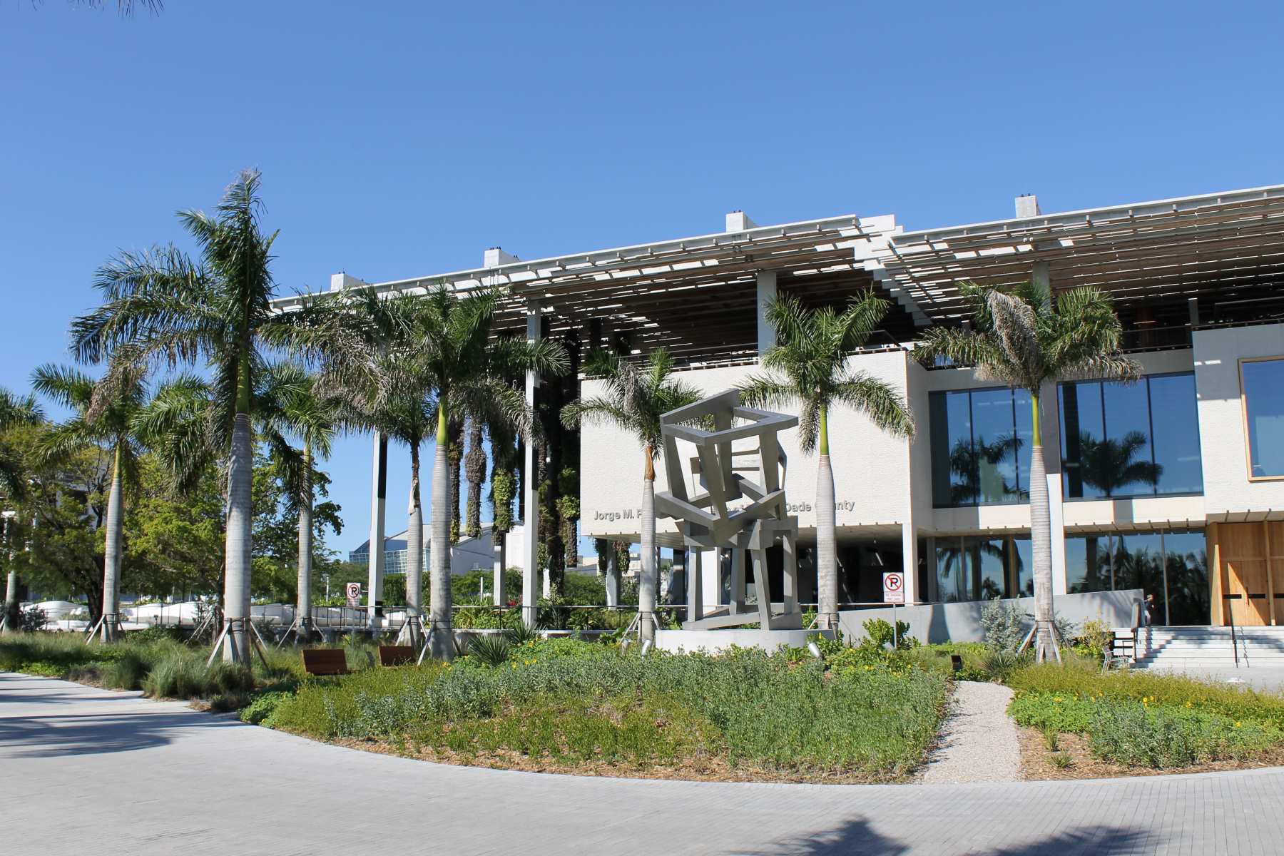 10-extraordinary-facts-about-perez-art-museum-miami-library