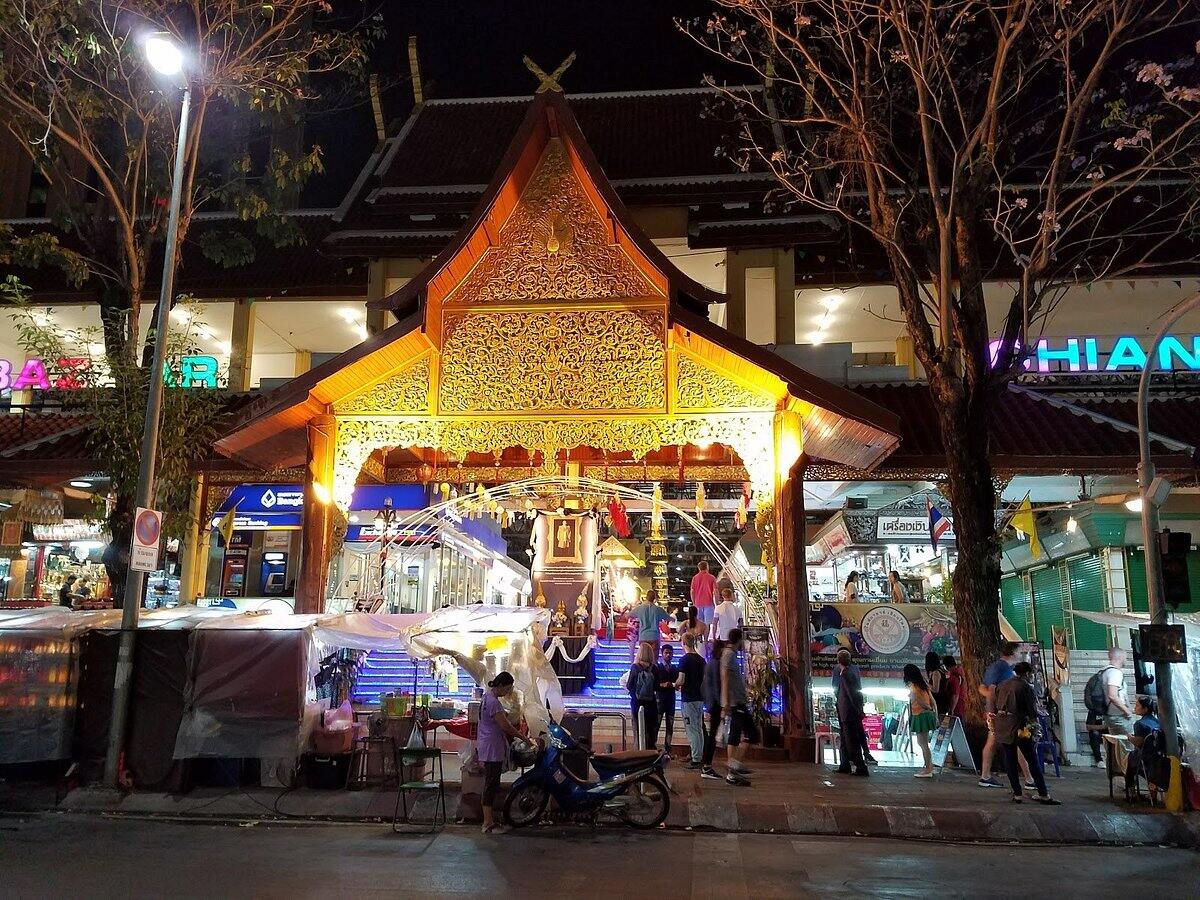 10-fascinating-facts-about-night-bazaar-chiang-mai