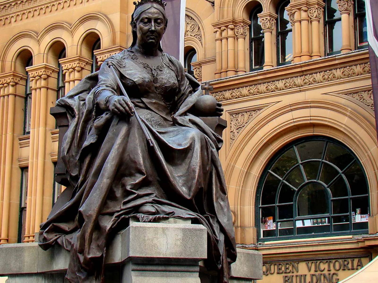 10-fascinating-facts-about-the-queen-victoria-statue