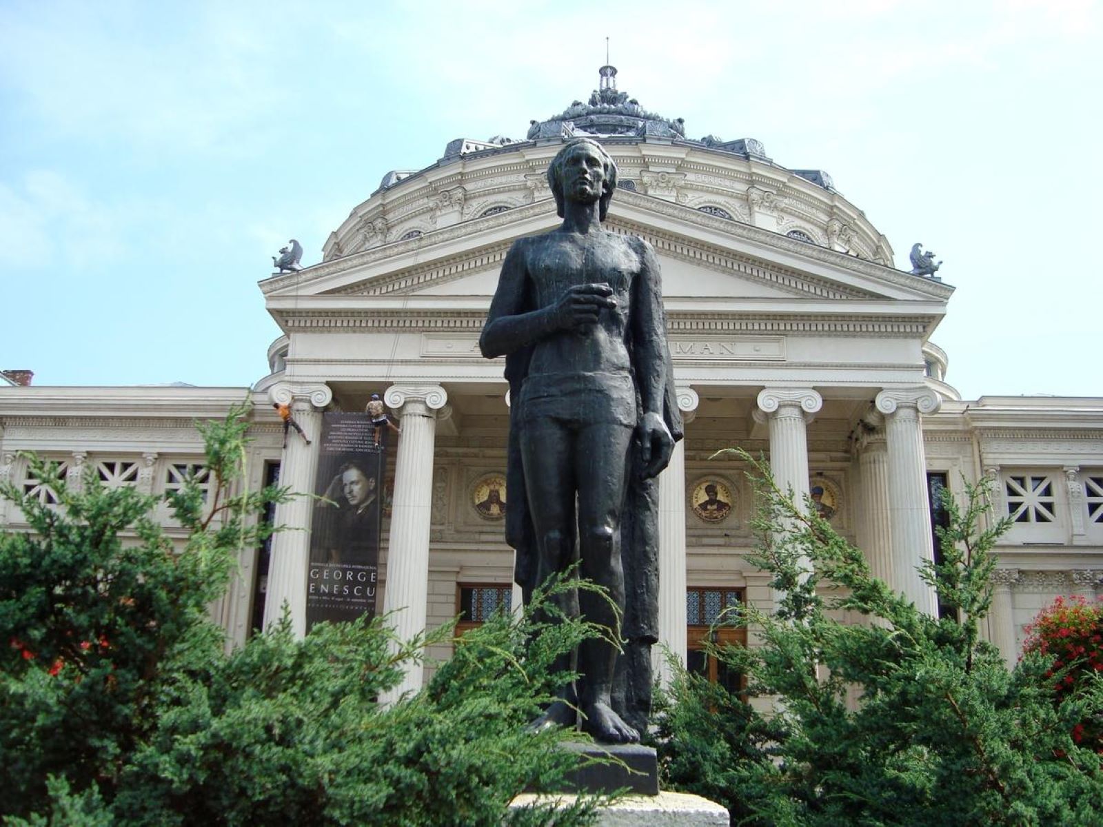 10-mind-blowing-facts-about-the-mihai-eminescu-statue