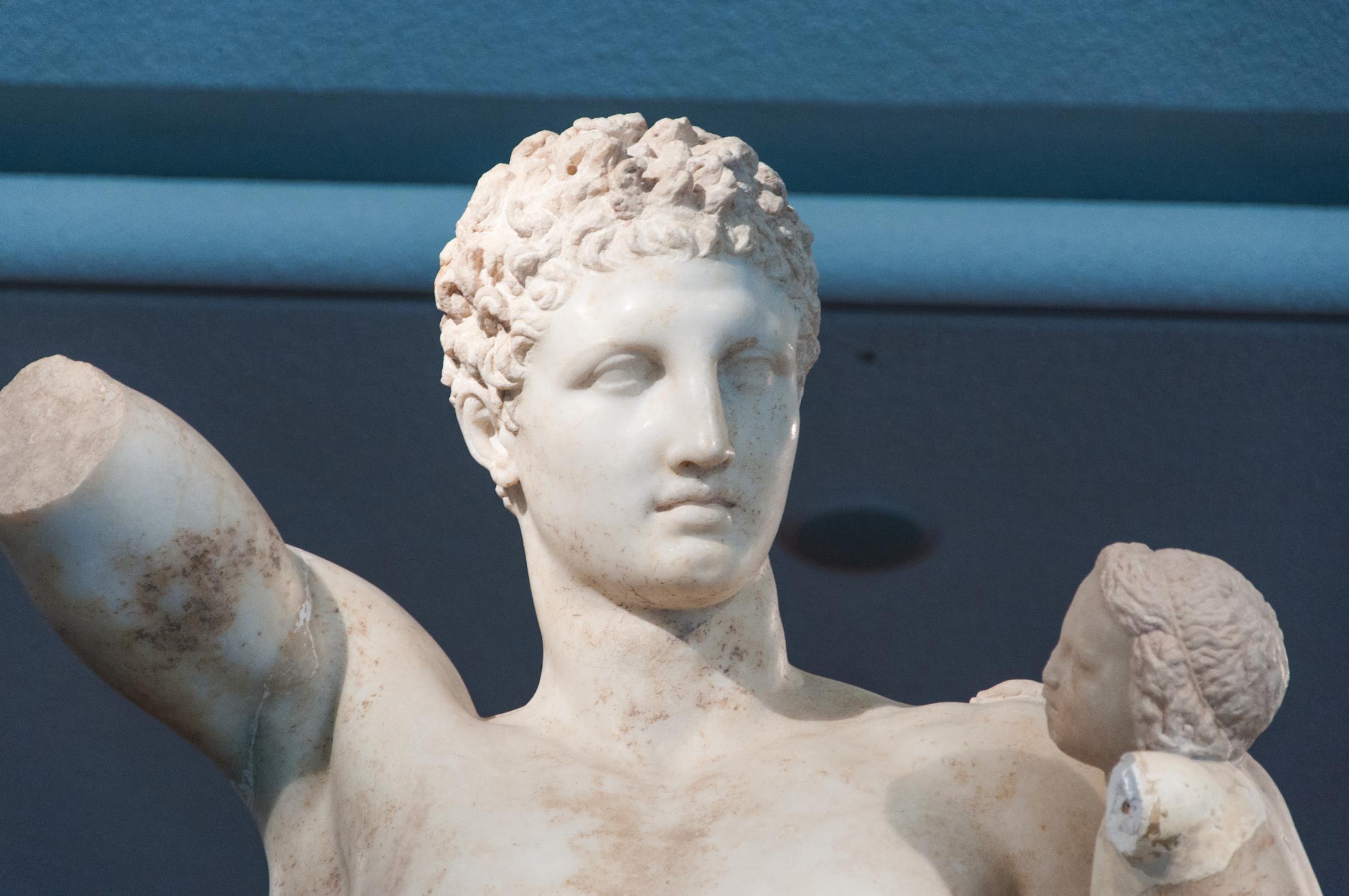 10-surprising-facts-about-the-hermes-and-the-infant-dionysus-statue