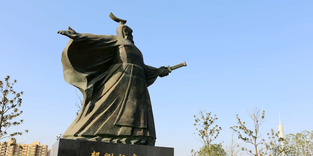 11-astonishing-facts-about-the-emperor-of-the-han-dynasty-statue