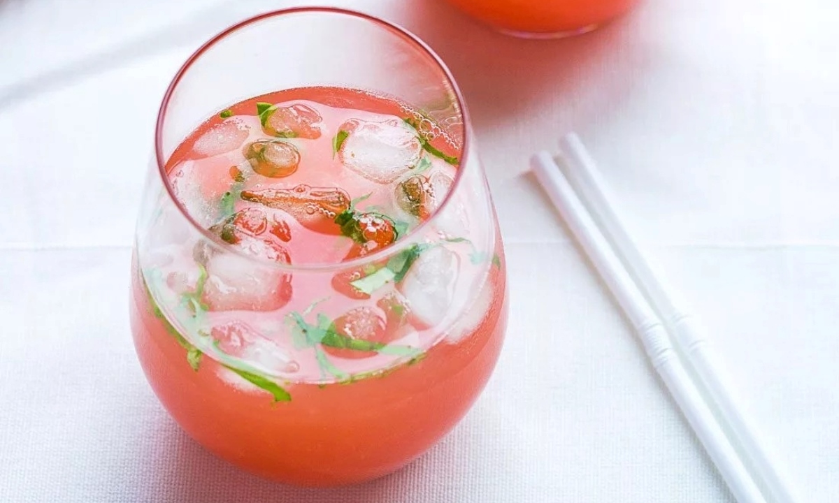 11-astounding-facts-about-thai-basil-grapefruit-martini